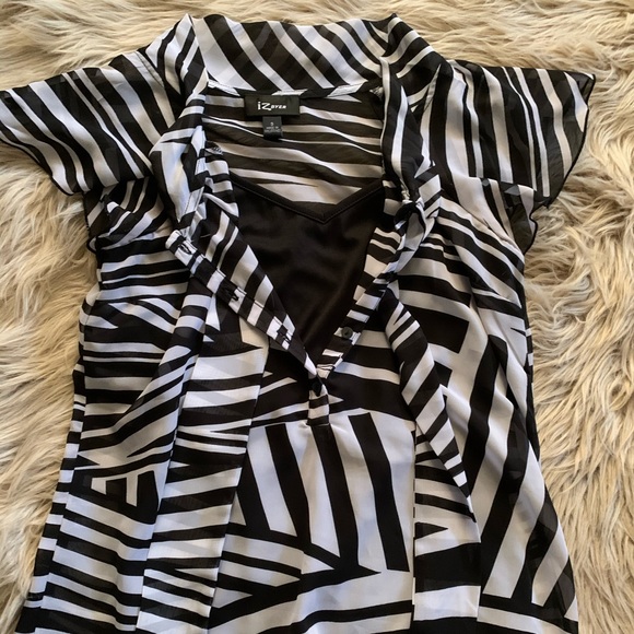 Black and white stripe blouse - Picture 2 of 6